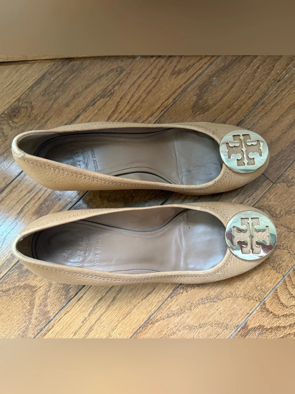 Tory Burch Tan Leather Wedge Pumps with Gold Logo Medallion Size 7.5